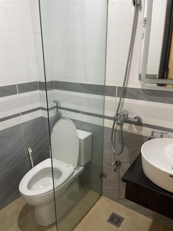 Cho thuê nhà bạch đằng, hoàn kiếm dt 60m2 full nội thất giá 6tr/1 tháng