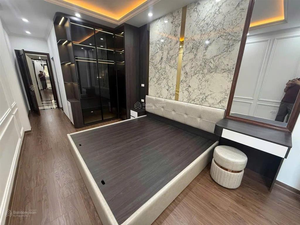 Cho thuê nhà phố hoàng sâm sát toà 789 có diện tích 50m x 5t full đồ. ô tô thoải mái