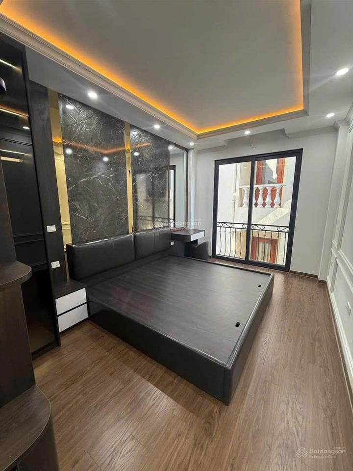Cho thuê nhà phố hoàng sâm sát toà 789 có diện tích 50m x 5t full đồ. ô tô thoải mái