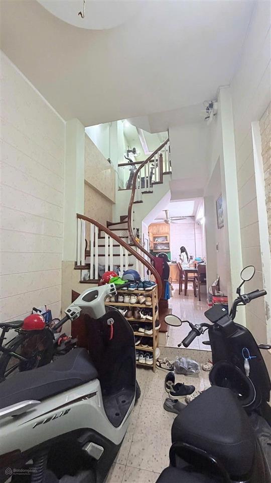 Cho thuê nhà ngõ viện máy, mai dịch 33m x 5t đủ đồ, đối diện dhqg hà nội