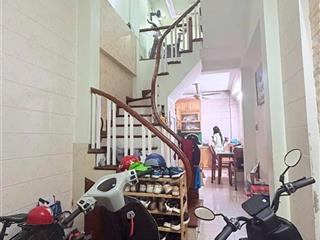 Cho thuê nhà ngõ viện máy, mai dịch 33m x 5t đủ đồ, đối diện dhqg hà nội