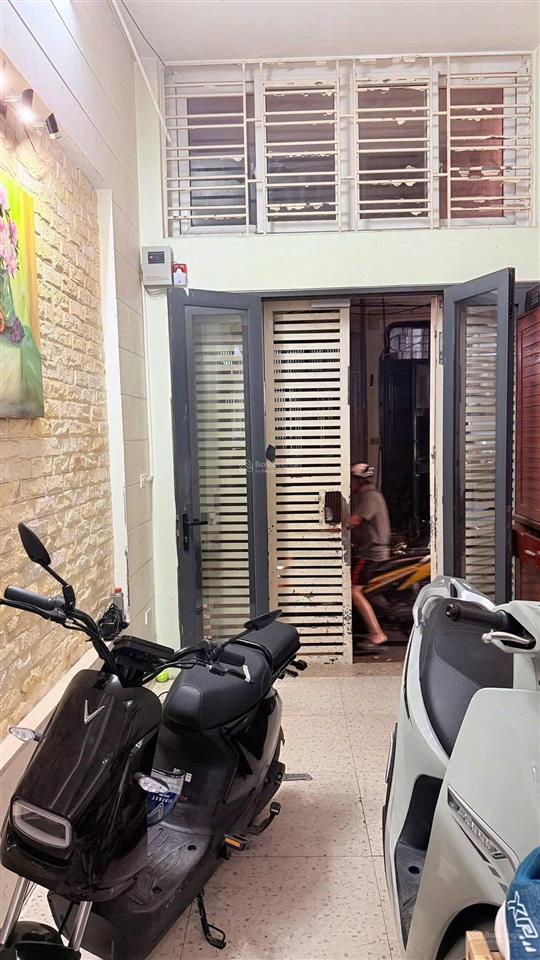 Cho thuê nhà ngõ viện máy, mai dịch 33m x 5t đủ đồ, đối diện dhqg hà nội
