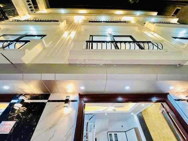 Nhà riêng nguyễn khánh toàn  quan hoa 35m x 5t full đồ, ở gđ giá 14tr/th