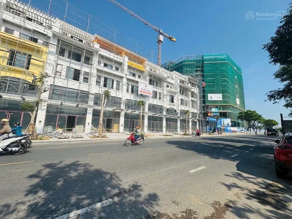 Sản phẩm nhà phố liền kề hiếm có tại trung tâm liên chiểu, bàn giao nhà 4,5 tầng