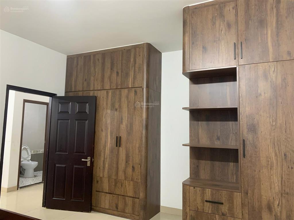 Cho thuê căn hộ 2pn 2wc chung cư sacomreal 584 có nội thất nhà mới sơn vào ở ngay.