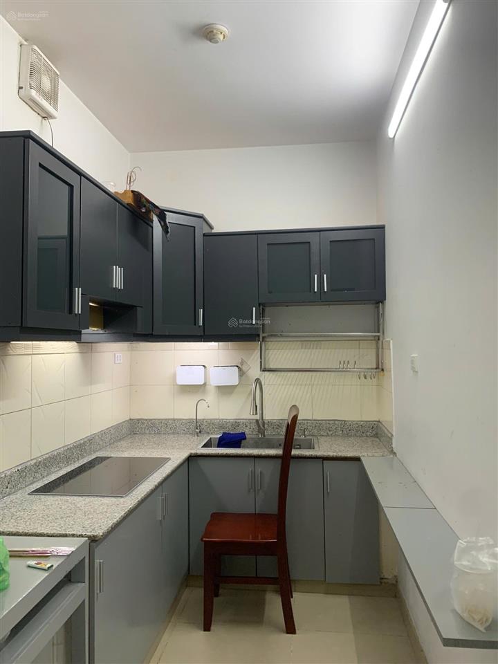 Cho thuê căn hộ 2pn 2wc chung cư sacomreal 584 có nội thất nhà mới sơn vào ở ngay.