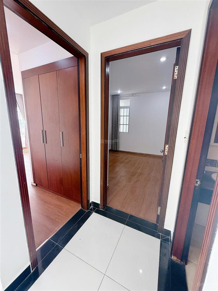 Cần bán căn 82m 2pn view đông nam giá chỉ 4t4