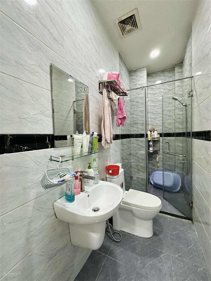 Hoàng hoa thám, phú nhuận  hẻm trước nhà 4m  gần 60m2 (5 x 11) a4  nhà đúc btct