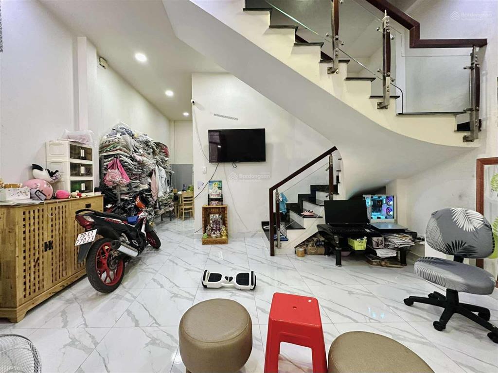 Hoàng hoa thám, phú nhuận  hẻm trước nhà 4m  gần 60m2 (5 x 11) a4  nhà đúc btct