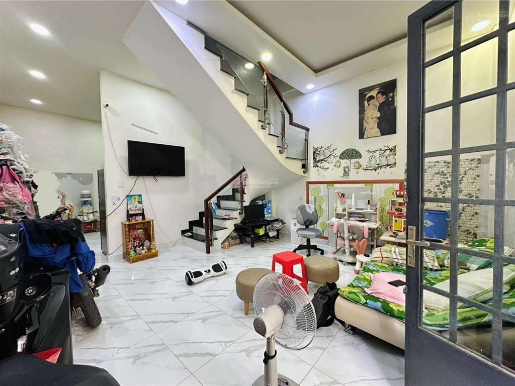 Hoàng hoa thám, phú nhuận  hẻm trước nhà 4m  gần 60m2 (5 x 11) a4  nhà đúc btct