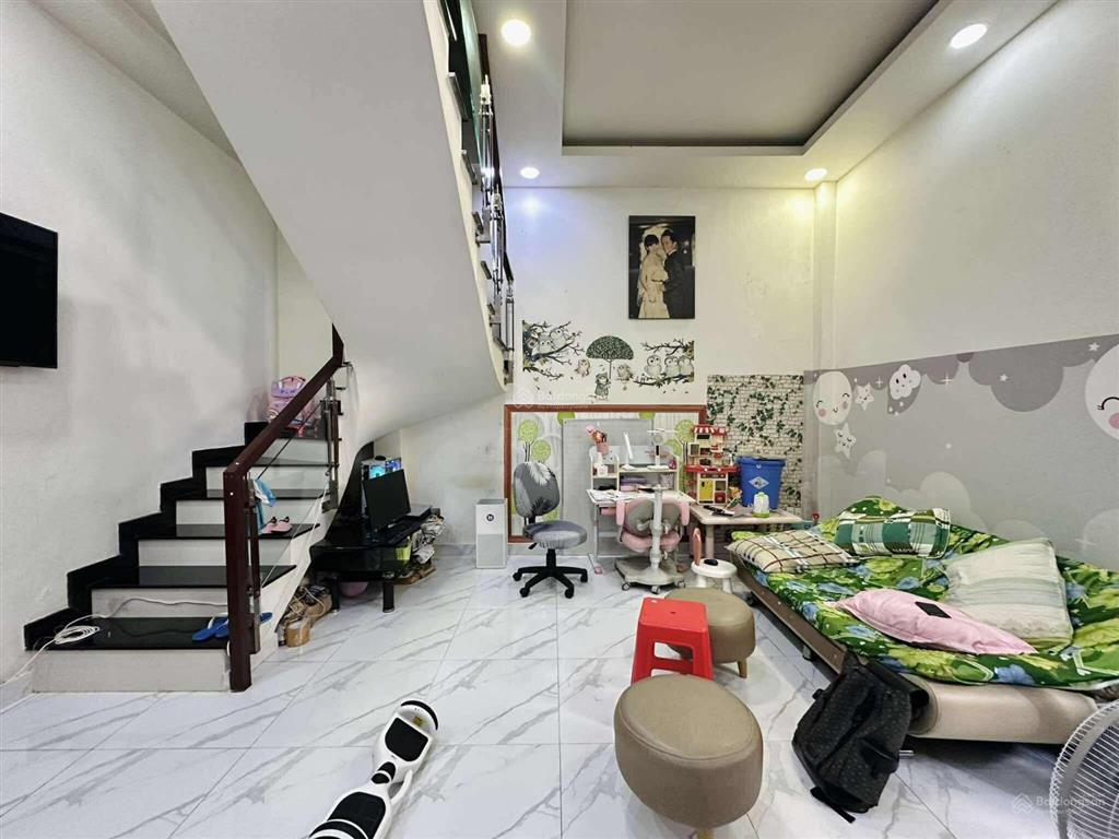 Hoàng hoa thám, phú nhuận  hẻm trước nhà 4m  gần 60m2 (5 x 11) a4  nhà đúc btct