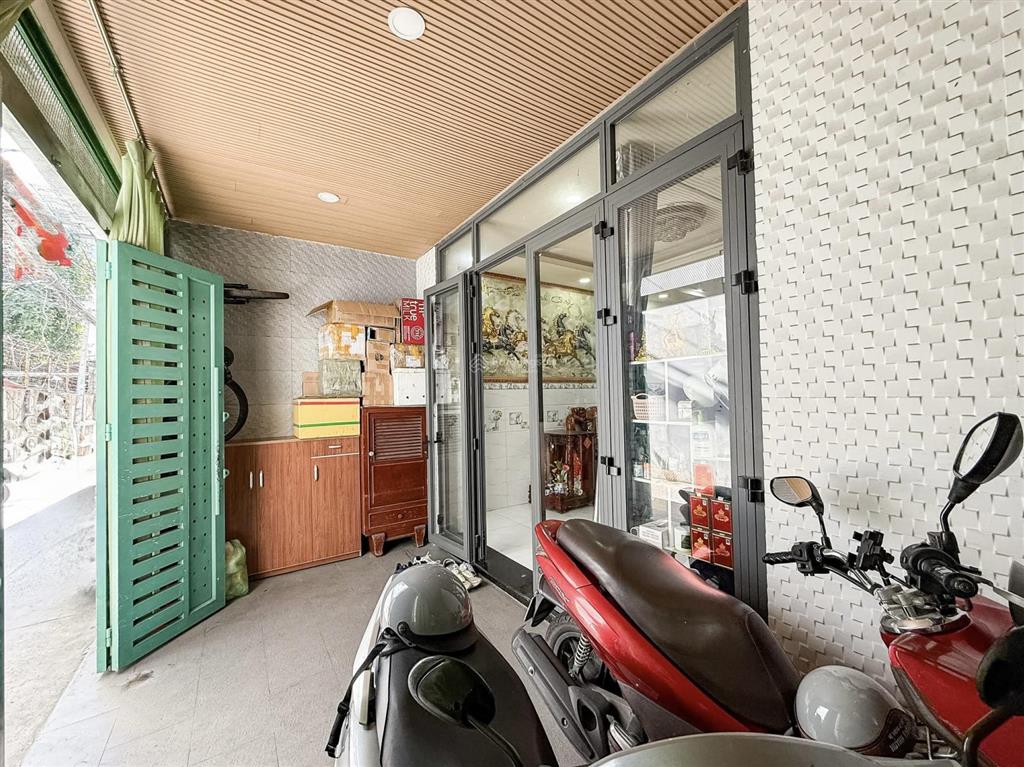 Cạnh quận 1  p.21, bình thạnh  gần mặt tiền  73m2 (5 x 14.5) a4  btct 3 tầng 3 phòng ngủ