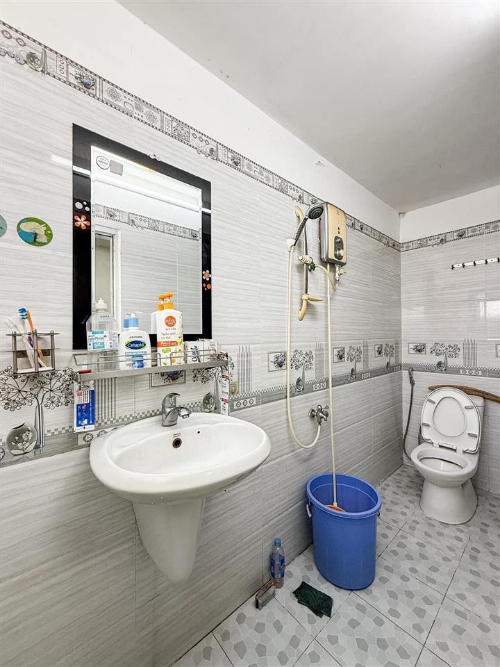 Cạnh quận 1  p.21, bình thạnh  gần mặt tiền  73m2 (5 x 14.5) a4  btct 3 tầng 3 phòng ngủ