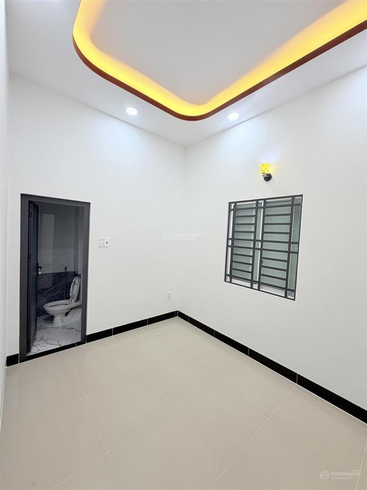 Có dòng tiền 40 triệu / tháng  cạnh quận 3  lê văn sỹ, phú nhuận  82m2 (4 x 20)  6 phòng