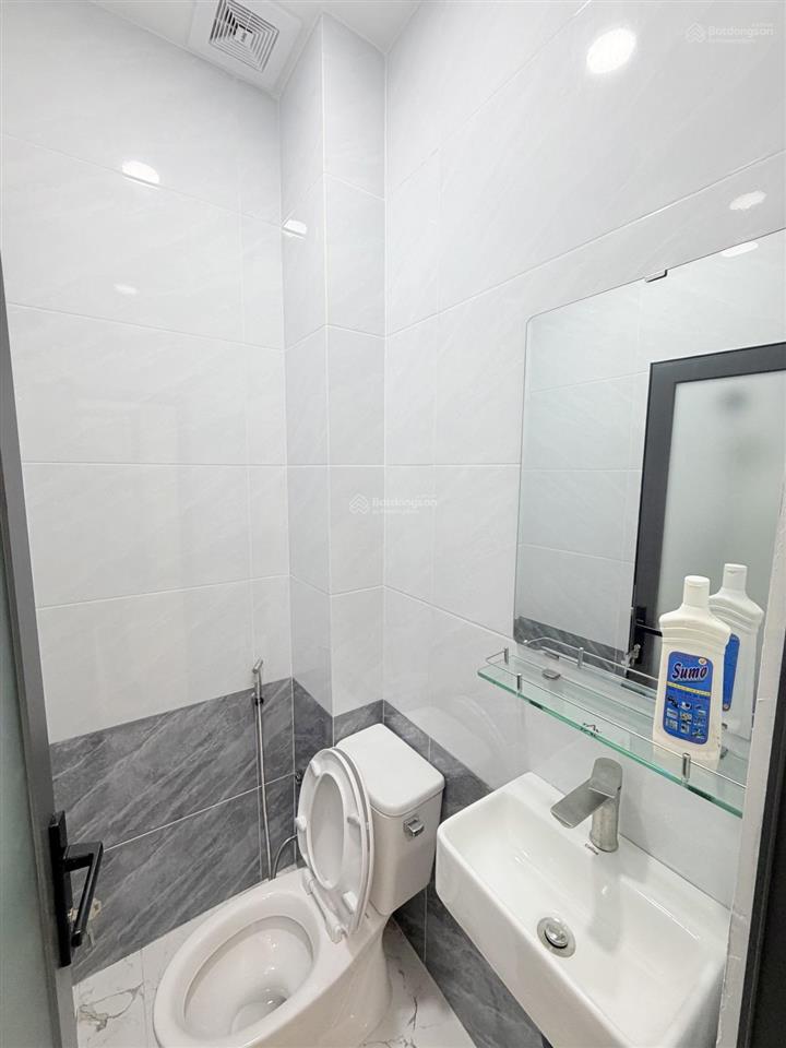 Có dòng tiền 40 triệu / tháng  cạnh quận 3  lê văn sỹ, phú nhuận  82m2 (4 x 20)  6 phòng