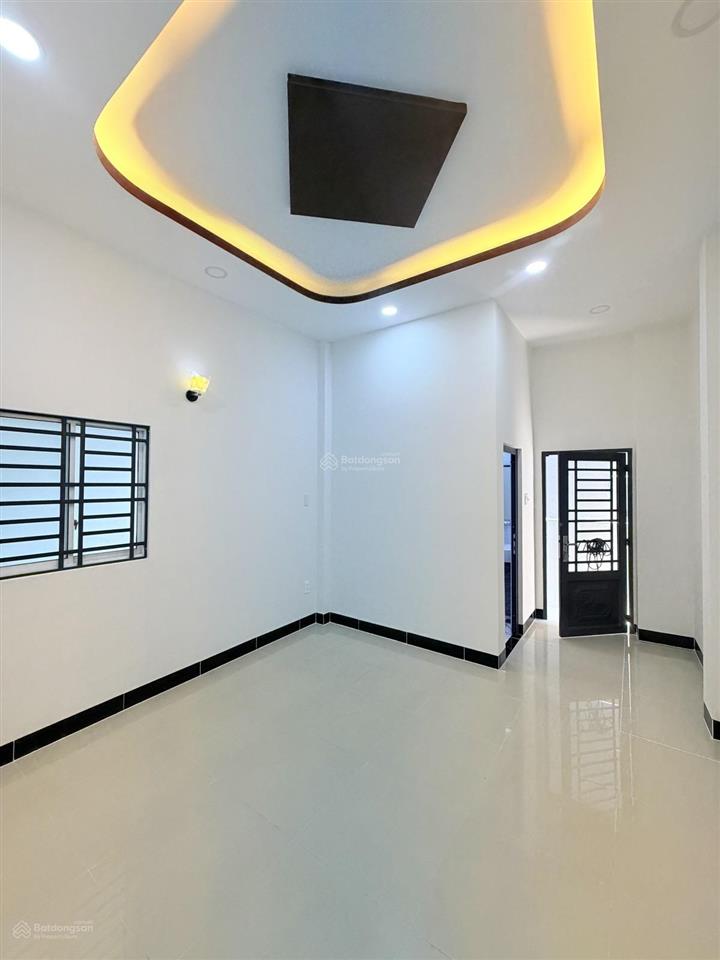 Có dòng tiền 40 triệu / tháng  cạnh quận 3  lê văn sỹ, phú nhuận  82m2 (4 x 20)  6 phòng