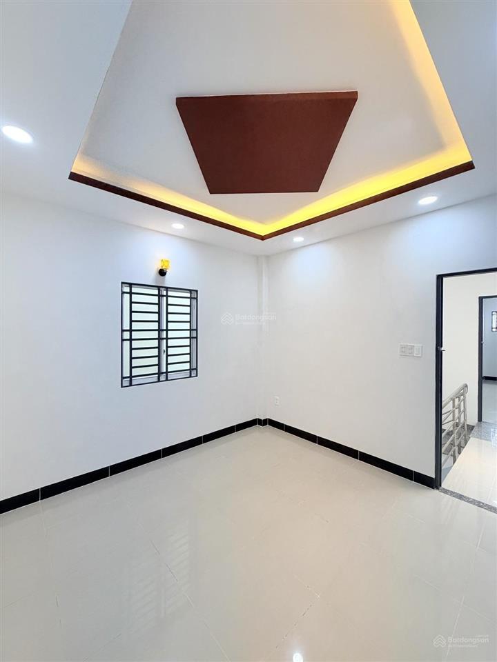 Có dòng tiền 40 triệu / tháng  cạnh quận 3  lê văn sỹ, phú nhuận  82m2 (4 x 20)  6 phòng