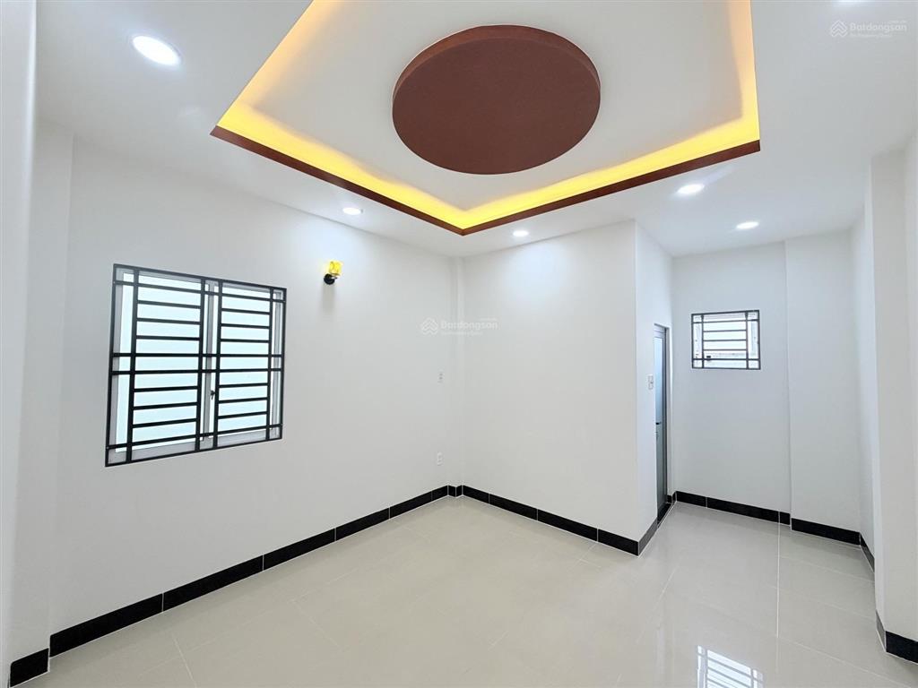 Có dòng tiền 40 triệu / tháng  cạnh quận 3  lê văn sỹ, phú nhuận  82m2 (4 x 20)  6 phòng