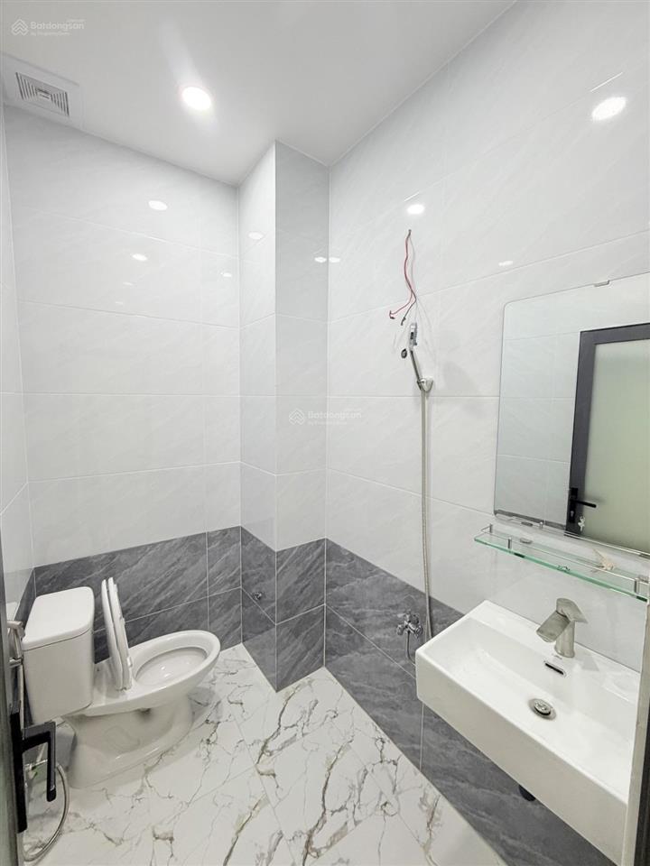 Có dòng tiền 40 triệu / tháng  cạnh quận 3  lê văn sỹ, phú nhuận  82m2 (4 x 20)  6 phòng