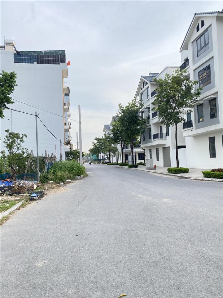 Bán nhà 5 tầng x 61m2 tại lai xá, kim chung vỉa hè ô tô tránh 13 tỷ