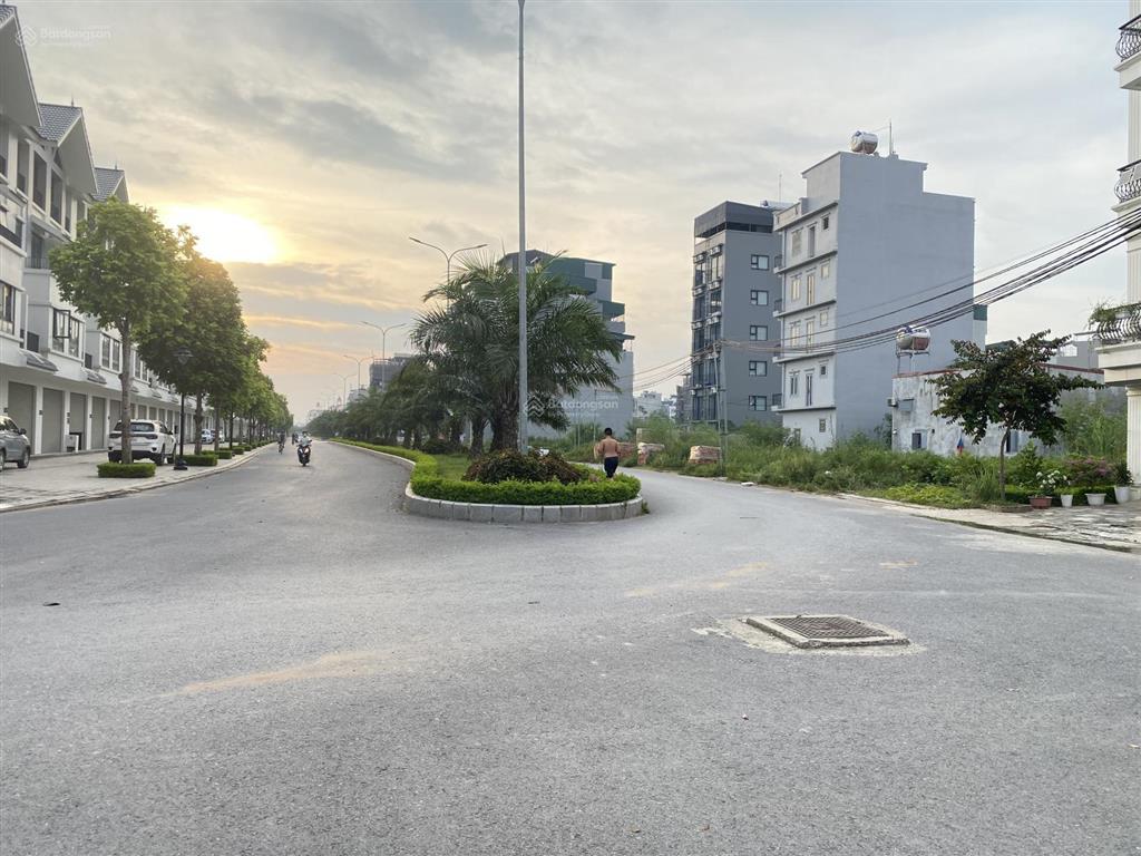 Bán nhà 5 tầng x 61m2 tại lai xá, kim chung vỉa hè ô tô tránh 13 tỷ