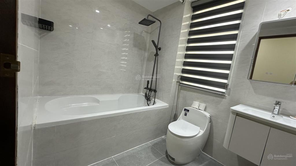 Cho thuê căn hộ 2 phòng ngủ tầng trệt có sân vườn (hàng hiếm) tại cc canary homez