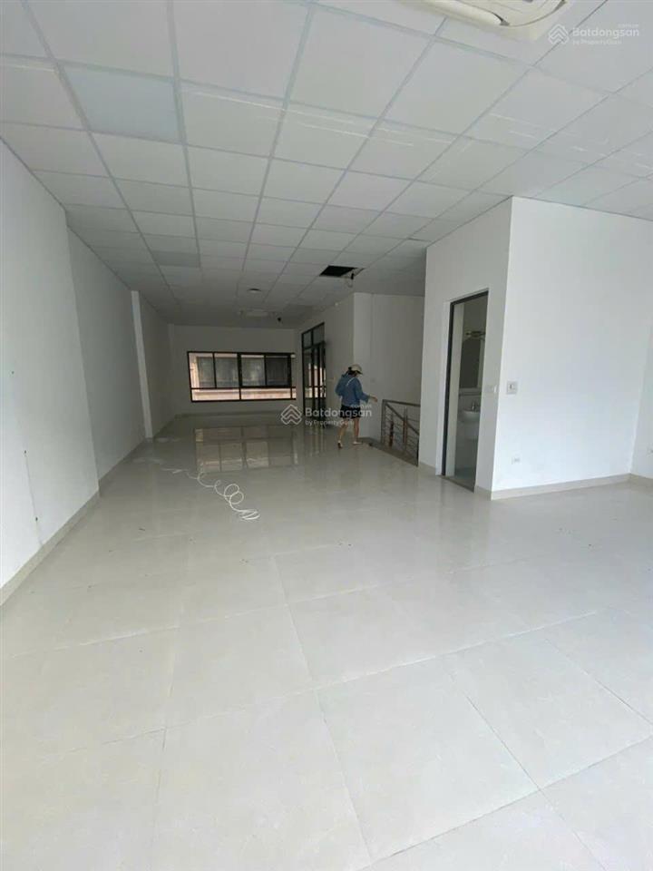 Cho thuê nhà liền kề him lam vạn phúc, hà đông 97m2, 6 tầng, mt 6m, thông sàn thang máy, giá 60tr