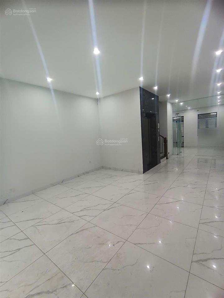 Cho thuê nhà mặt phố yên xá, tân triều 100m2, 6,5 tầng, mt 5m, thông sàn, thang máy, giá 45 triệu