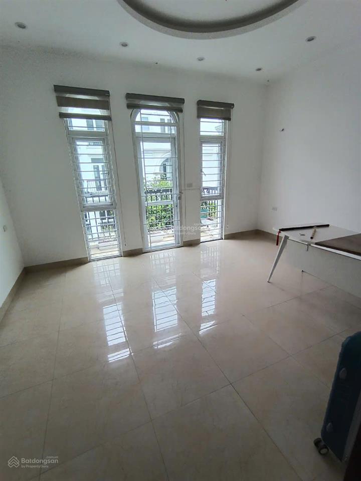 Cho thuê nhà liền kề kđt louis city đại mỗ 105m2, 5 tầng, mt 5m, full đh, nl, thang máy, giá 37tr