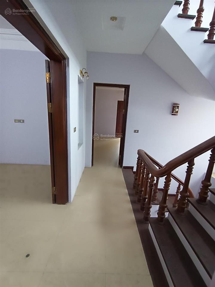 Cho thuê nhà kđt xa la, hà đông. dt 225m2, 3,5 tầng 1 hầm, mt 10m, đầy đủ đh, nl, giá 40tr