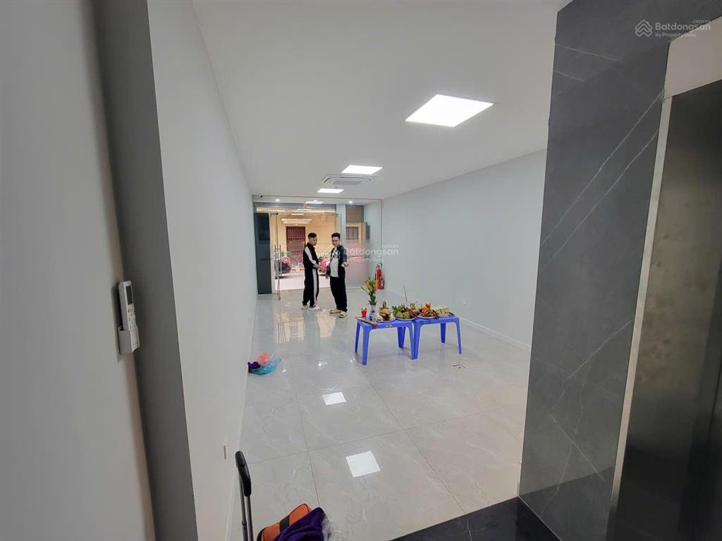 Cho thuê nhà ngõ khuất duy tiến 60m2, 6 tầng, thông sàn, full đh, nl, thang máy, giá 40tr/th