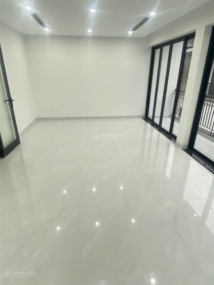 Cho thuê nhà liền kề đẹp suất sắc kđt hoàng thành  mỗ lao 145m2, 5 tầng, full đh, nl, thang máy
