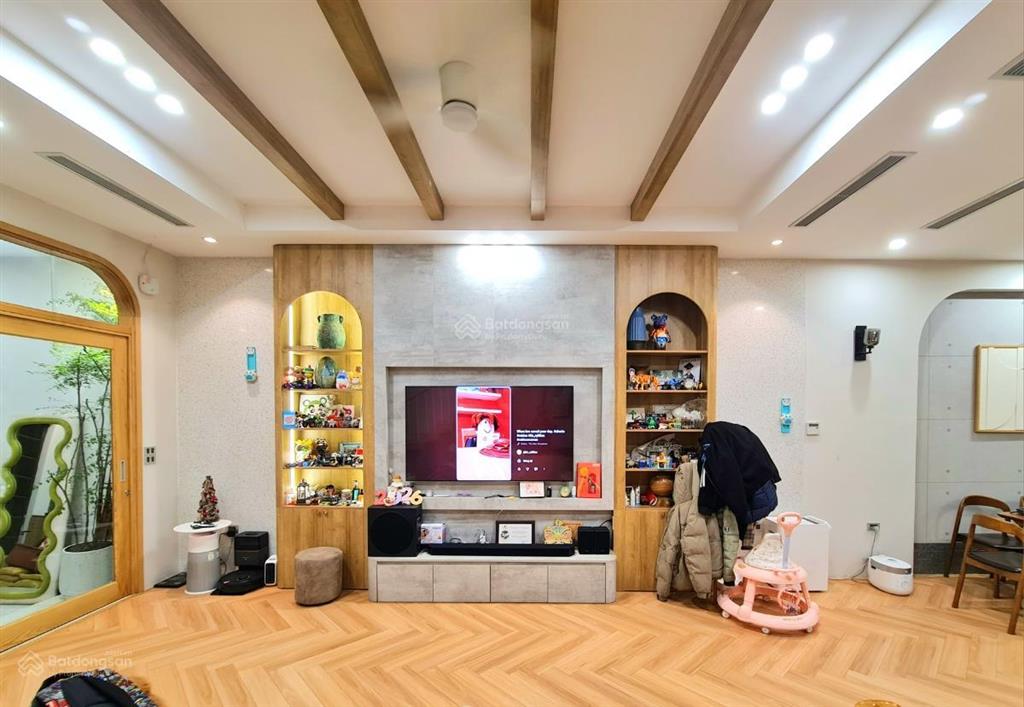 Đẹp quá, phố doãn kế thiện, mai dịch, ngõ rộng 3m, vf3 qua nhà, 40m ra oto tránh, 38m2x5t