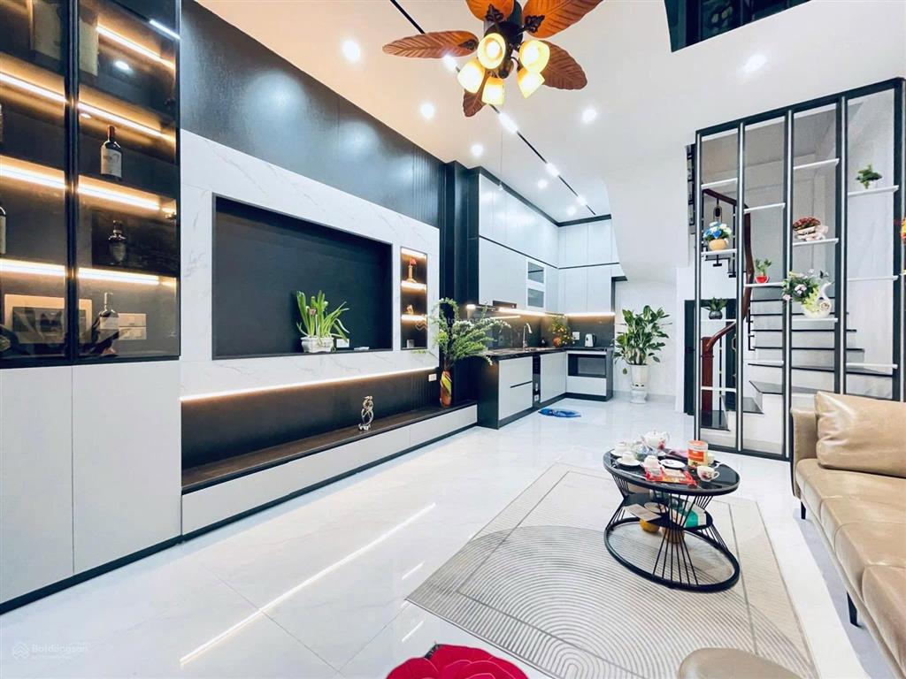 Siêu hiếm! lô góc phố hoàng quốc việt, ngõ ba gác thông, dân xây, 35m oto, 42m2*5t