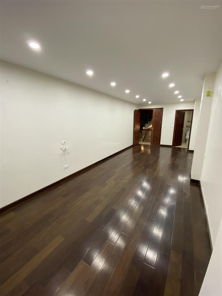 Cho thuê nhà riêng có thang máy tại số 1 ngõ 82, kim mã, 35 triệu, 1 sàn 80m2 x 4 tầng