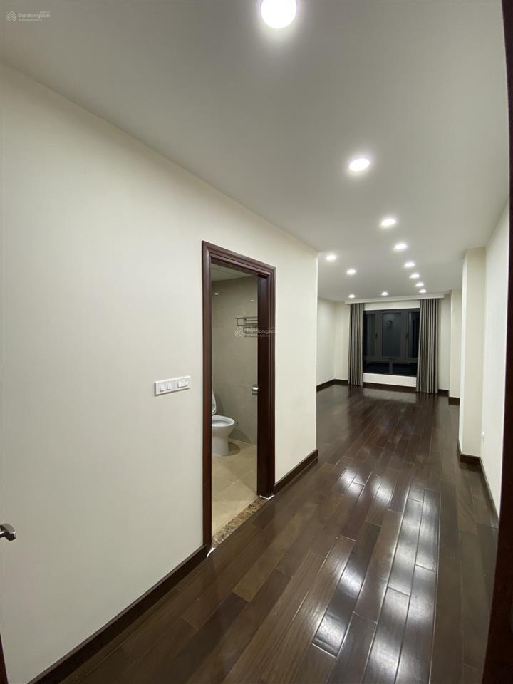 Cho thuê nhà riêng có thang máy tại số 1 ngõ 82, kim mã, 35 triệu, 1 sàn 80m2 x 4 tầng
