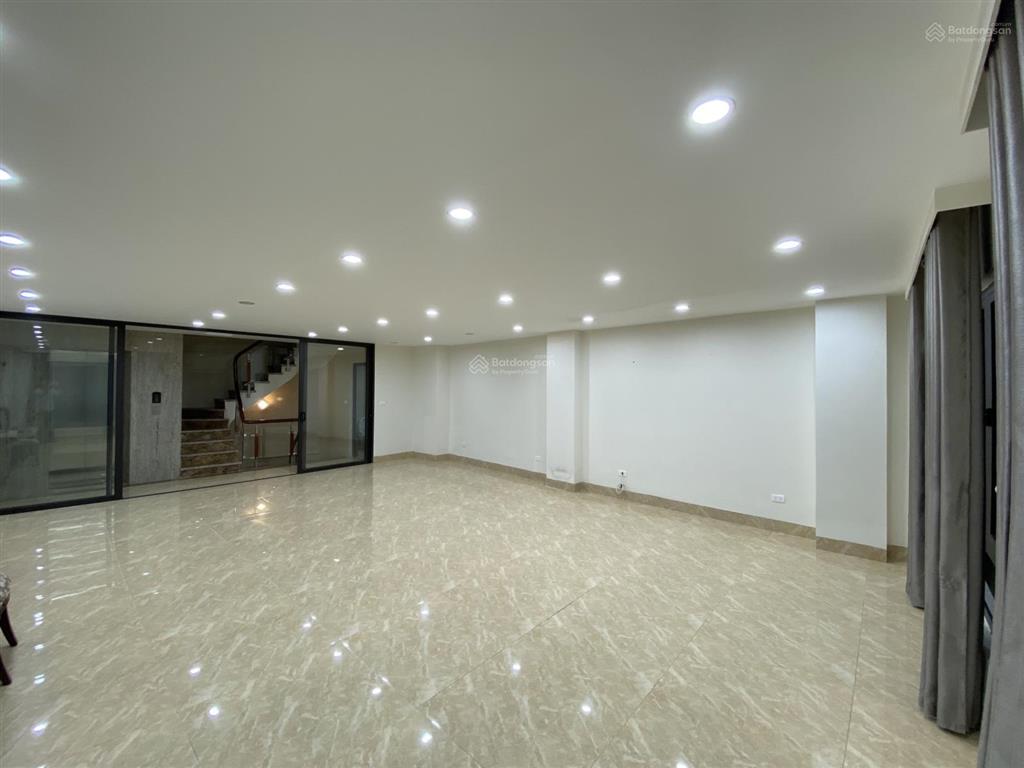 Cho thuê nhà riêng có thang máy tại số 1 ngõ 82, kim mã, 35 triệu, 1 sàn 80m2 x 4 tầng