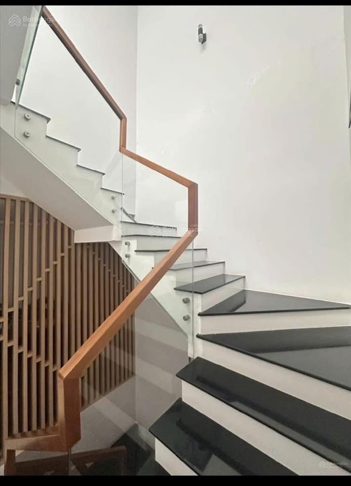**bán nhà hẻm số 1 thăng long , phường 4, tân bình (4,5*12m)  3 tầng ngay vincom cộng hòa