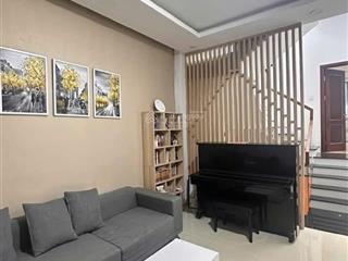 **bán nhà hẻm số 1 thăng long , phường 4, tân bình (4,5*12m)  3 tầng ngay vincom cộng hòa