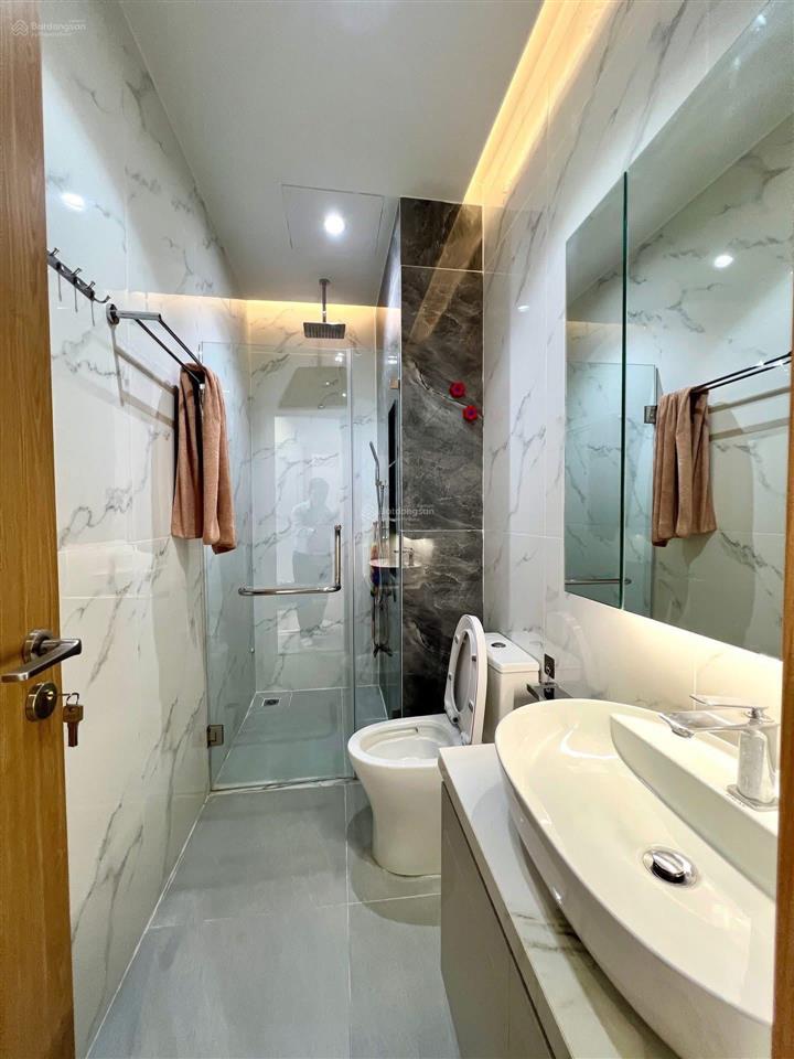 **bán nhà hẻm cách mạng tháng 8, phường 7 tân bình (4x18m) 2 lầu dòng tiền