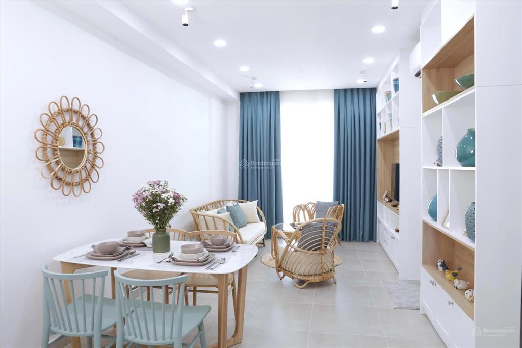 Cần bán căn 2pn.2wc tầng trung view thoáng nội thất y hình dự án the botanica