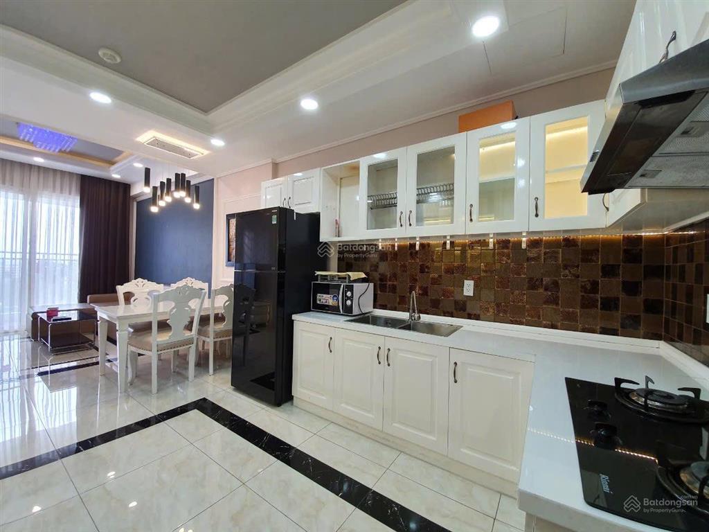 Cần bán căn 2pn/2wc tầng trung view thoáng, nội thất đầy đủ, giá 5.850 tỷ the botanica