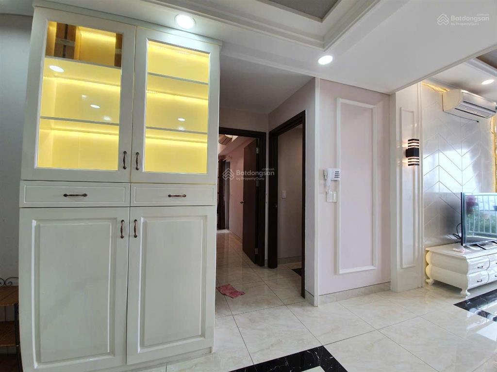 Cần bán căn 2pn/2wc tầng trung view thoáng, nội thất đầy đủ, giá 5.850 tỷ the botanica