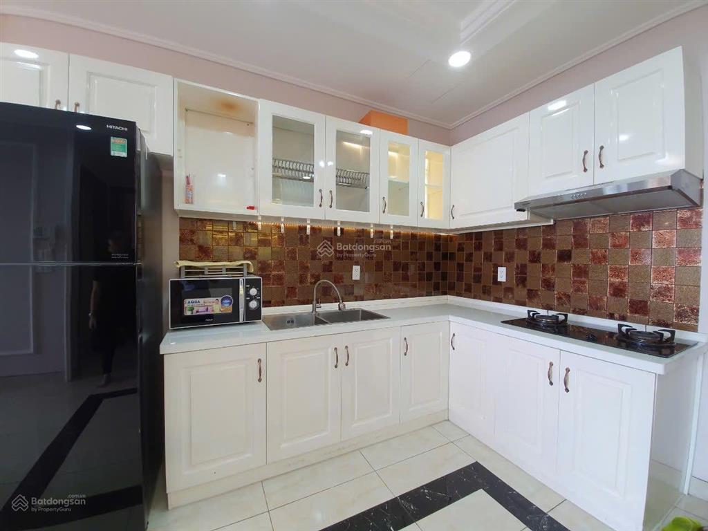 Cần bán căn 2pn/2wc tầng trung view thoáng, nội thất đầy đủ, giá 5.850 tỷ the botanica