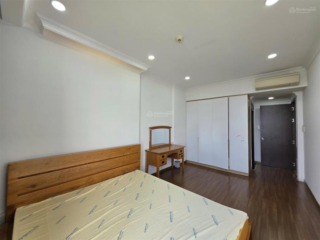 Cần bán 2pn+1, 2wc 85m2 (tim tường) view toàn cv gia định, tầng cao thoáng, nội thất đẹp. sổ hồng
