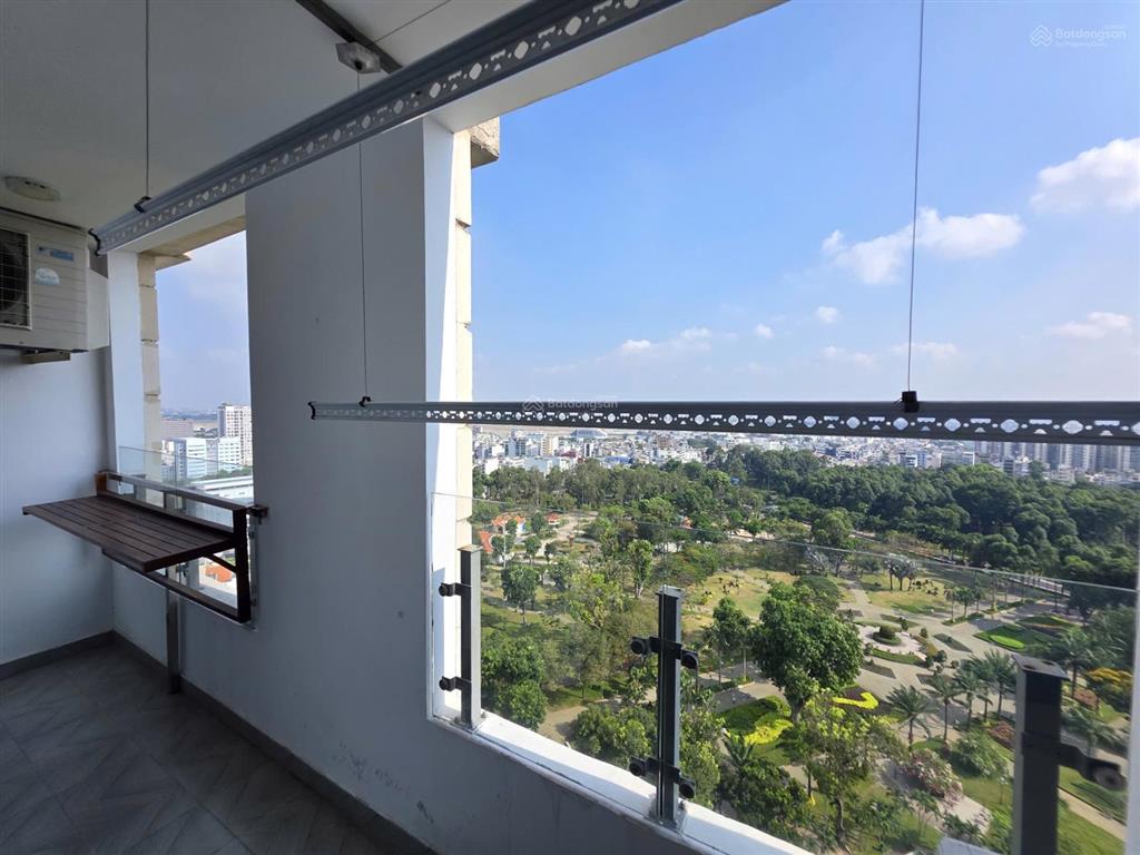 Cần bán 2pn+1, 2wc 85m2 (tim tường) view toàn cv gia định, tầng cao thoáng, nội thất đẹp. sổ hồng