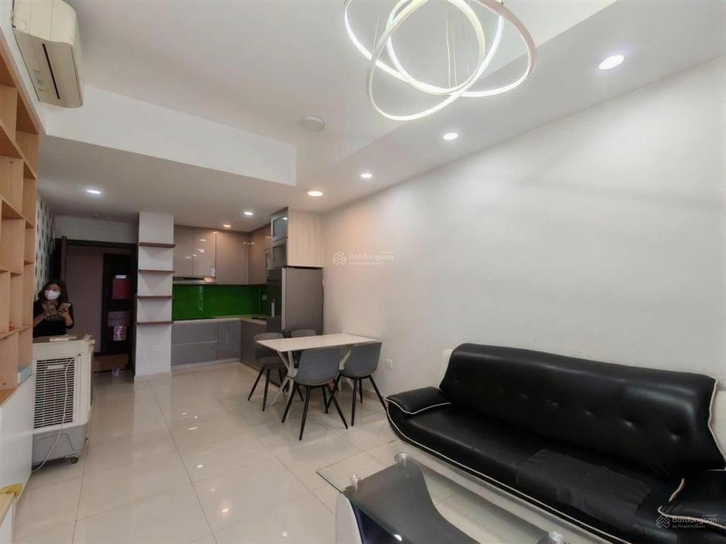 Cho thuê 2pn/2wc đầy đủ nội thất, view thoáng có ban công, gần sân bay novaland