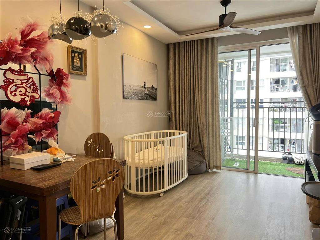 Bán căn 2pn/2wc đầy đủ nội thất y hình view thoáng, tầng trung tháp gm3 golden mansion