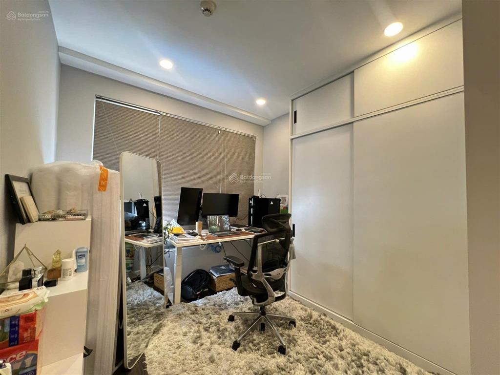 Bán căn 2pn/2wc đầy đủ nội thất y hình view thoáng, tầng trung tháp gm3 golden mansion