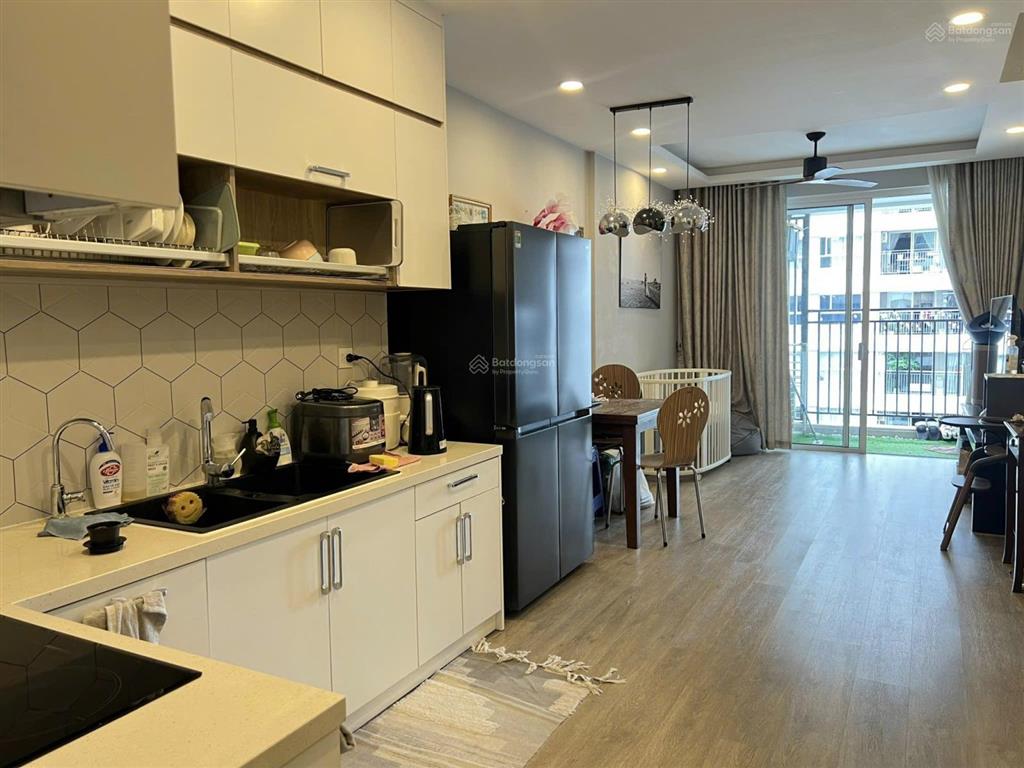 Bán căn 2pn/2wc đầy đủ nội thất y hình view thoáng, tầng trung tháp gm3 golden mansion